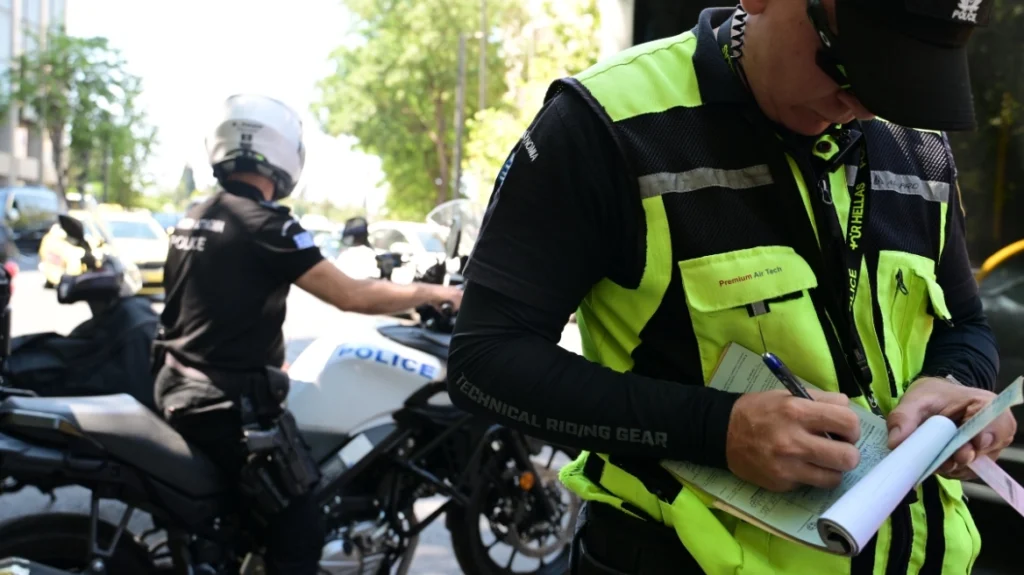 Ένας χρόνος «Μηδενική ανοχή στη μη χρήση κράνους», σχεδόν 975.000 έλεγχοι και 95.603 παραβάσεις Ένας χρόνος «Μηδενική ανοχή στη μη χρήση κράνους», σχεδόν 975.000 έλεγχοι και 95.603 παραβάσεις