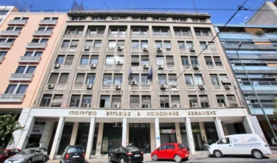Καύσωνας: Υποχρεωτικά μέτρα προστασίας εργαζομένων ζητά το υπουργείο Εργασίας από τους εργοδότες