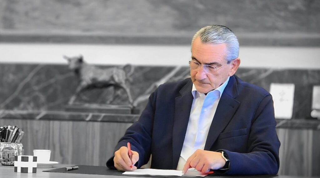 Δεκτό από το Υπουργείο Υποδομών και Μεταφορών το αίτημα του Περιφερειάρχη, να δοθεί στο σύνολο των ΕΔΧ ΤΑΞΙ αυτοκινήτων εντός της Περιφέρειας Ν. Αιγαίου, η δυνατότητα αντικατάστασης με 6θέσια ή 9θέσια οχήματα Δεκτό από το Υπουργείο Υποδομών και Μεταφορών το αίτημα του Περιφερειάρχη, να δοθεί στο σύνολο των ΕΔΧ ΤΑΞΙ αυτοκινήτων εντός της Περιφέρειας Ν. Αιγαίου, η δυνατότητα αντικατάστασης με 6θέσια ή 9θέσια οχήματα
