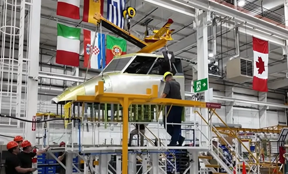 Η Ελλάδα αποκτά το νέο Canadair 515: Οι πρώτες εικόνες από το αεροπλάνο που επιχειρεί και τη νύχτα Η Ελλάδα αποκτά το νέο Canadair 515: Οι πρώτες εικόνες από το αεροπλάνο που επιχειρεί και τη νύχτα