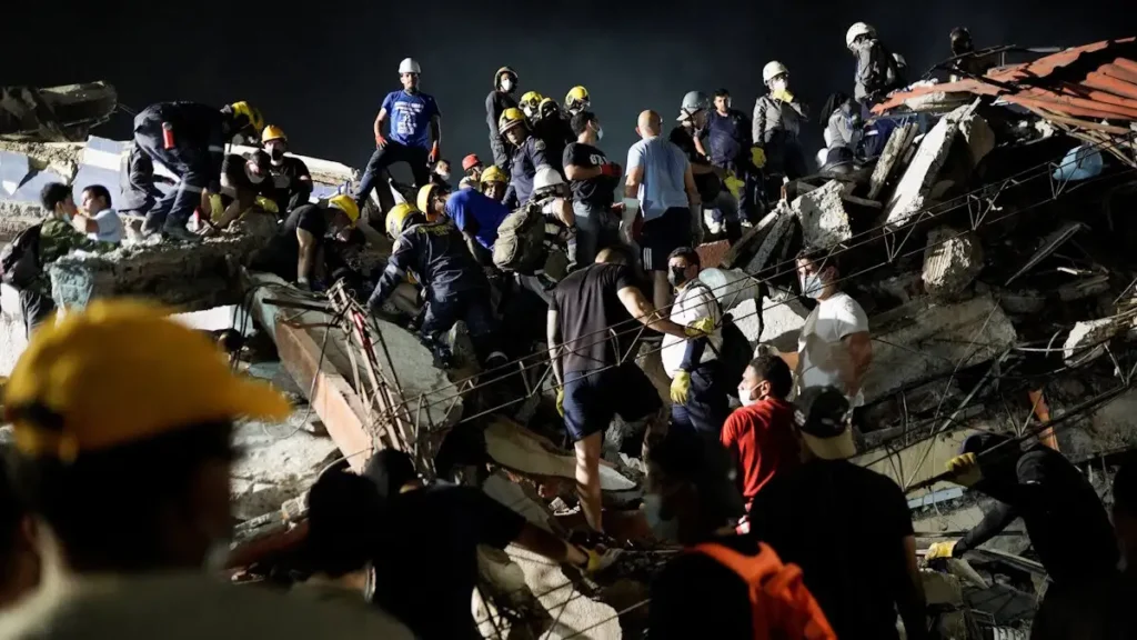 Σεισμός 7,4 Ρίχτερ στην Κολομβία: Περισσότεροι από 250 οι νεκροί – Ακόμα και με γυμνά χέρια ψάχνουν για επιζώντες