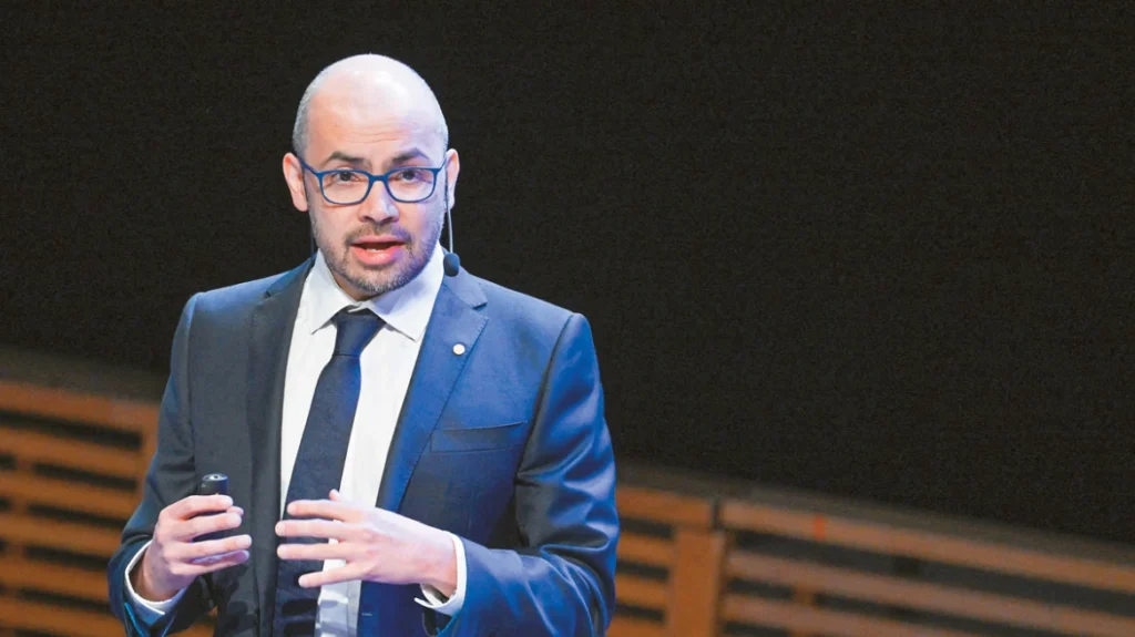 Σερ Ντέμης Χασάμπης: Ποιος είναι ο Έλληνας νέος «εγκέφαλος» του τμήματος AI της Google Σερ Ντέμης Χασάμπης: Ποιος είναι ο Έλληνας νέος «εγκέφαλος» του τμήματος AI της Google