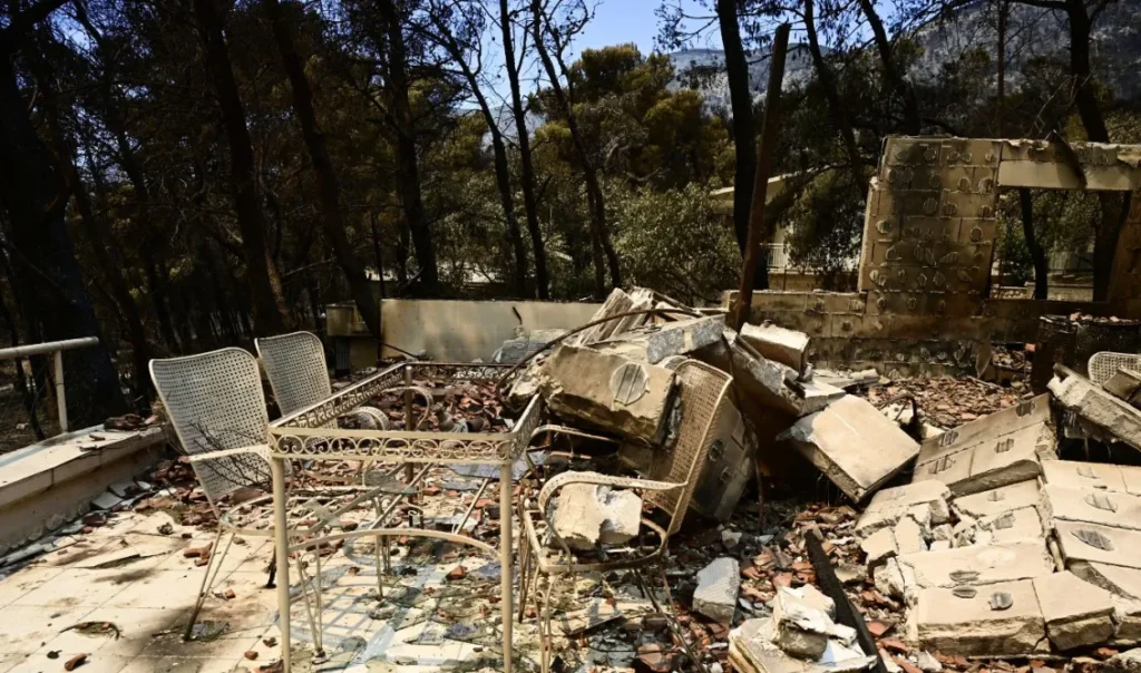 Επιδότηση για προσωρινή στέγαση των πληγέντων από τις φωτιές: Ποιοι θα λάβουν έως 500 ευρώ το μήνα – Ποιες οι προϋποθέσεις