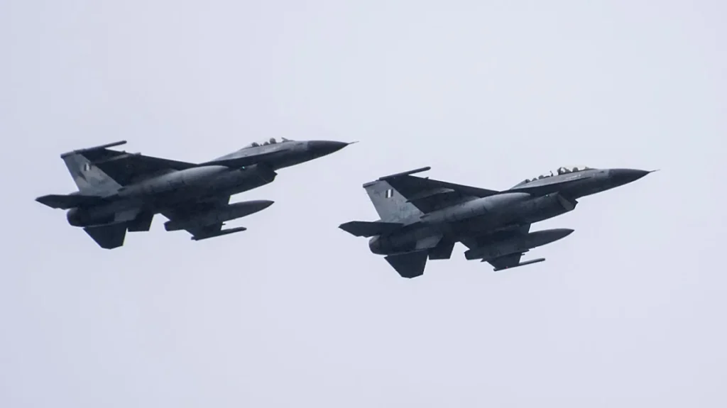 Τουρκικό drone πέταξε μεταξύ Σαμοθράκης και Λήμνου, σηκώθηκαν ελληνικά F-16 για να το αναχαιτίσουν Τουρκικό drone πέταξε μεταξύ Σαμοθράκης και Λήμνου, σηκώθηκαν ελληνικά F-16 για να το αναχαιτίσουν