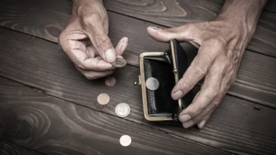 Φτώχεια, ανεργία, αποκλεισμός: Εννέα «Ελλάδες» στην ΕΕ τρέμουν μια βλάβη και ξεχνούν τις διακοπές