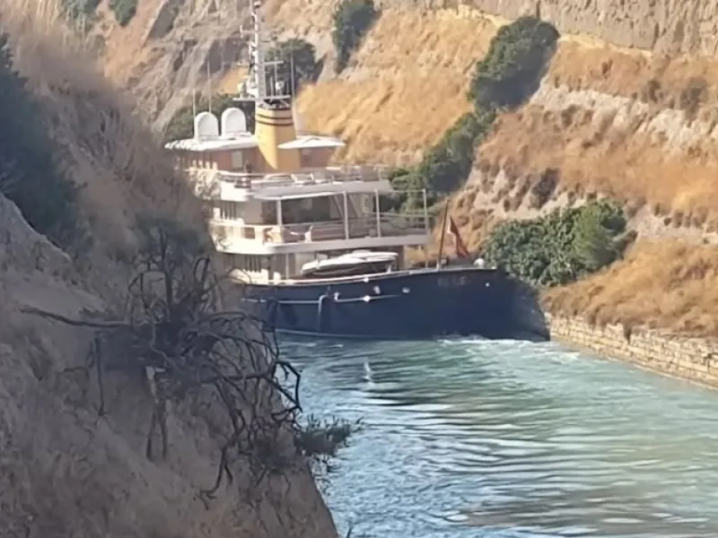 Βίντεο από τη στιγμή που Superyacht αξίας 50 εκατ. δολαρίων προσκρούει στα τοιχώματα του Ισθμού της Κορίνθου Βίντεο από τη στιγμή που Superyacht αξίας 50 εκατ. δολαρίων προσκρούει στα τοιχώματα του Ισθμού της Κορίνθου
