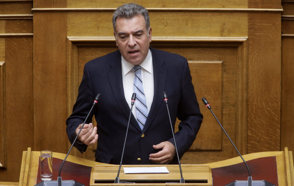 Μάνος Κόνσολας: «Προτάσεις για τη στήριξη των μελισσοκόμων στα νησιά»