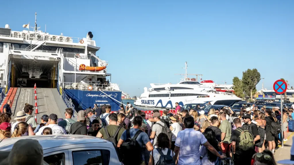 Έξοδος Αυγούστου: Αναχώρησαν πάνω από 61.000 ταξιδιώτες από τα λιμάνια της Αττικής, 23 δρομολόγια σήμερα από Πειραιά – Δείτε βίντεο Έξοδος Αυγούστου: Αναχώρησαν πάνω από 61.000 ταξιδιώτες από τα λιμάνια της Αττικής, 23 δρομολόγια σήμερα από Πειραιά – Δείτε βίντεο