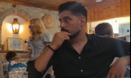 Μαντόνα: Viral βίντεο από την Πάτμο – Άνδρας έβγαζε selfie σε ταβέρνα και εκείνη πέρασε πίσω του Μαντόνα: Viral βίντεο από την Πάτμο – Άνδρας έβγαζε selfie σε ταβέρνα και εκείνη πέρασε πίσω του