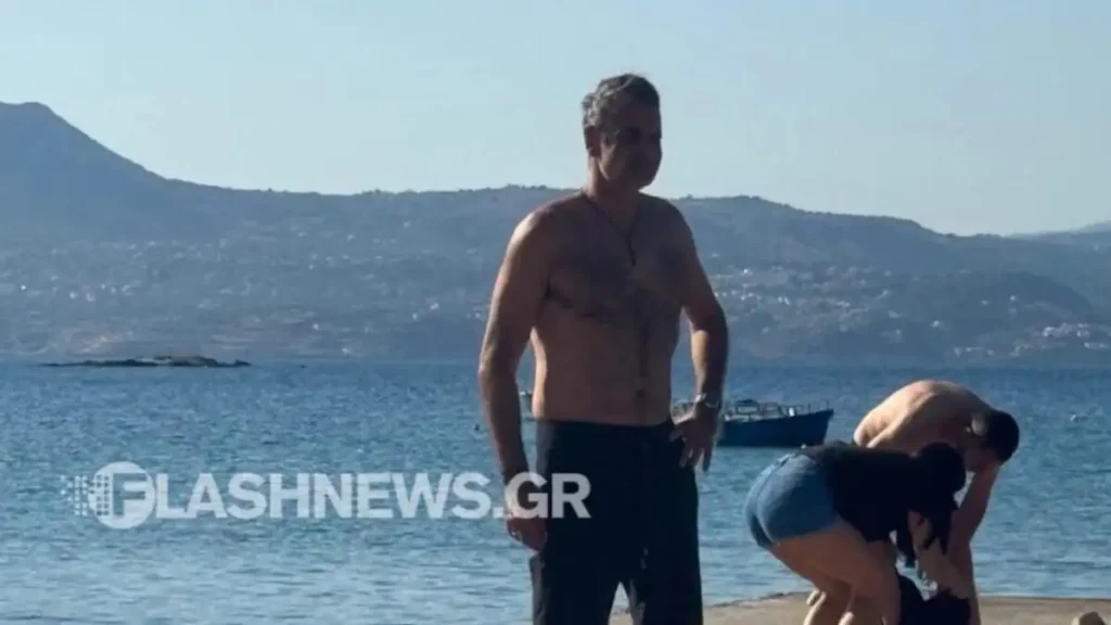 Κυριάκος Μητσοτάκης: Για μπάνιο στην παραλία στο Μαράθι Χανίων Κυριάκος Μητσοτάκης: Για μπάνιο στην παραλία στο Μαράθι Χανίων