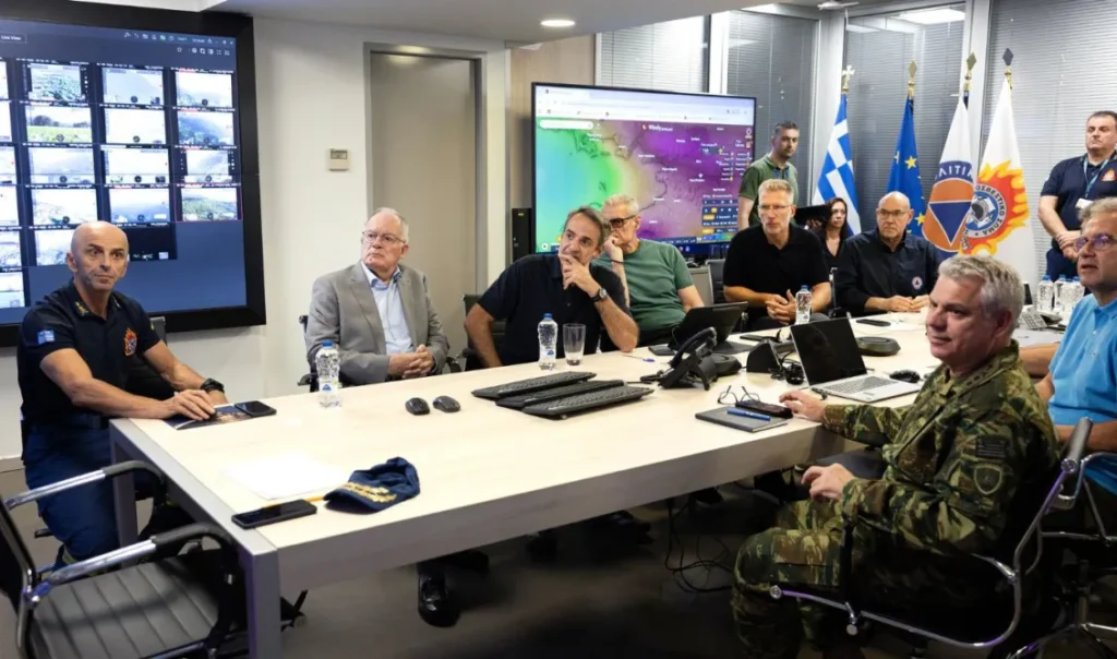 Στο Συντονιστικό Κέντρο Τασούλας και Μητσοτάκης: Ενημερώθηκαν για τα μέτωπα πυρκαγιάς (Εικόνες)