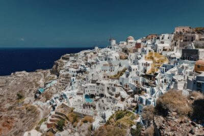 Spitogatos: Ανοδικά οι τιμές κατοικιών στα ελληνικά νησιά – Πρωταγωνιστούν Δωδεκάνησα και Κυκλάδες (πίνακες)