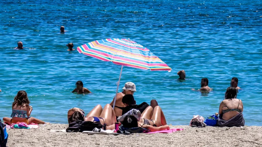 Καιρός: Ανεβαίνει από σήμερα η θερμοκρασία, επιμένουν οι δυνατοί άνεμοι – Τριήμερο κύμα ζέστης με 40°C από το Σάββατο Καιρός: Ανεβαίνει από σήμερα η θερμοκρασία, επιμένουν οι δυνατοί άνεμοι – Τριήμερο κύμα ζέστης με 40°C από το Σάββατο