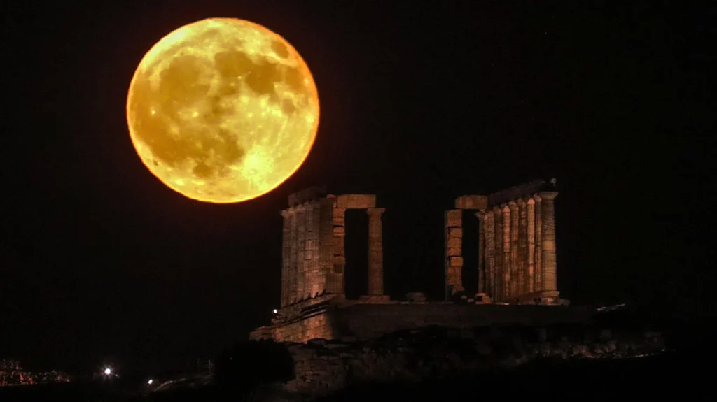 Αντίστροφη μέτρηση για την πανσέληνο του Αυγούστου: Πότε θα φωτίσει τον ουρανό το «φεγγάρι του Οξύρρυγχου»