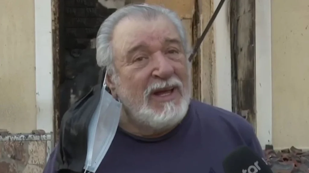 Συντετριμμένος ο Τάσος Χαλκιάς έξω από το καμένο σπίτι του στο Πόρτο Γερμενό: Ήμουν περήφανος που θα άφηνα κάτι στα παιδιά μου και τώρα δεν μπορώ Συντετριμμένος ο Τάσος Χαλκιάς έξω από το καμένο σπίτι του στο Πόρτο Γερμενό: Ήμουν περήφανος που θα άφηνα κάτι στα παιδιά μου και τώρα δεν μπορώ