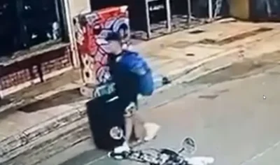 Δολοφονία στην Κυψέλη: Το βίντεο που καταγράφει τον 26χρονο να μεταφέρει τη βαλίτσα με τη σορό της 38χρονης