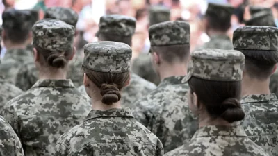 «Κουλτούρα» μισογυνισμού σε στρατιωτική σχολή εφήβων στην Αγγλία: Καταγγελίες για σεξουαλική παρενόχληση και βιασμούς κοριτσιών