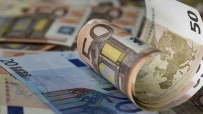 Το Δημόσιο χρωστά 3 δισ. ευρώ σε ιδιώτες – Πού βρίσκονται τα μεγαλύτερα «φέσια»